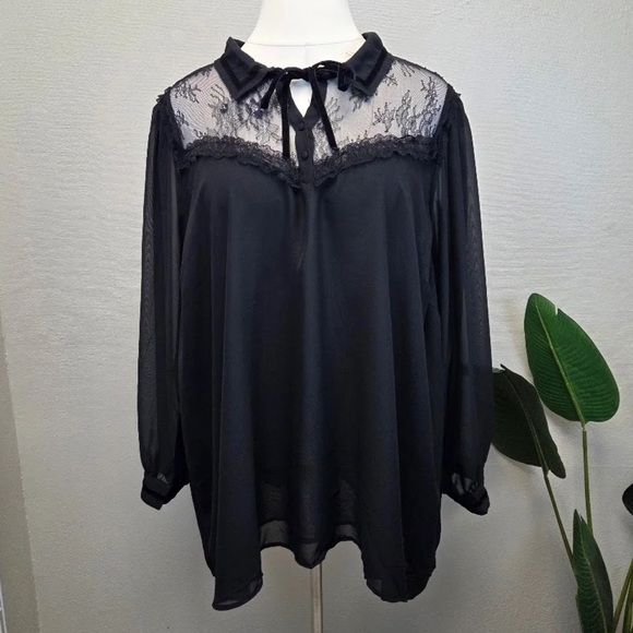 Torrid Black Lace and Velvet Top - Size 30 (6) - Picture 3 of 5